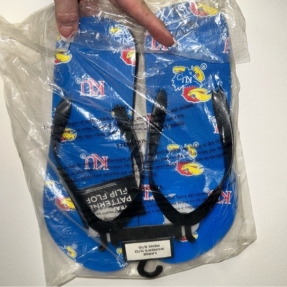 Kansas Jayhawks Bundle Visor & Flip Flops Unisex - Picture 11 of 11